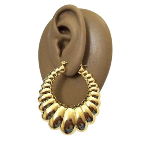 1 7/8 Inch Shrimp Scalloped Hoop Pierced Earrings Gold Large Plated - Picture 2 of 3